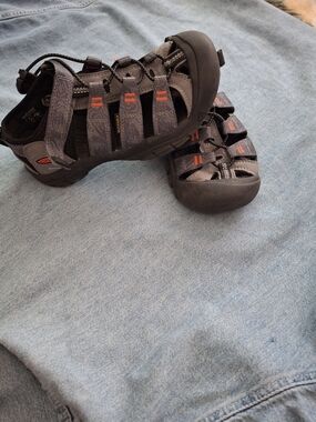 KEEN Closed-Toe Outdoor Sandals in Charcoal Gray
